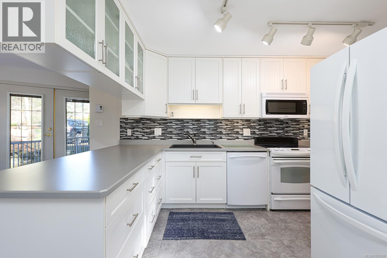 609 Totem Cres, Comox, British Columbia  V9M 3J8 - Photo 11 - 1027638