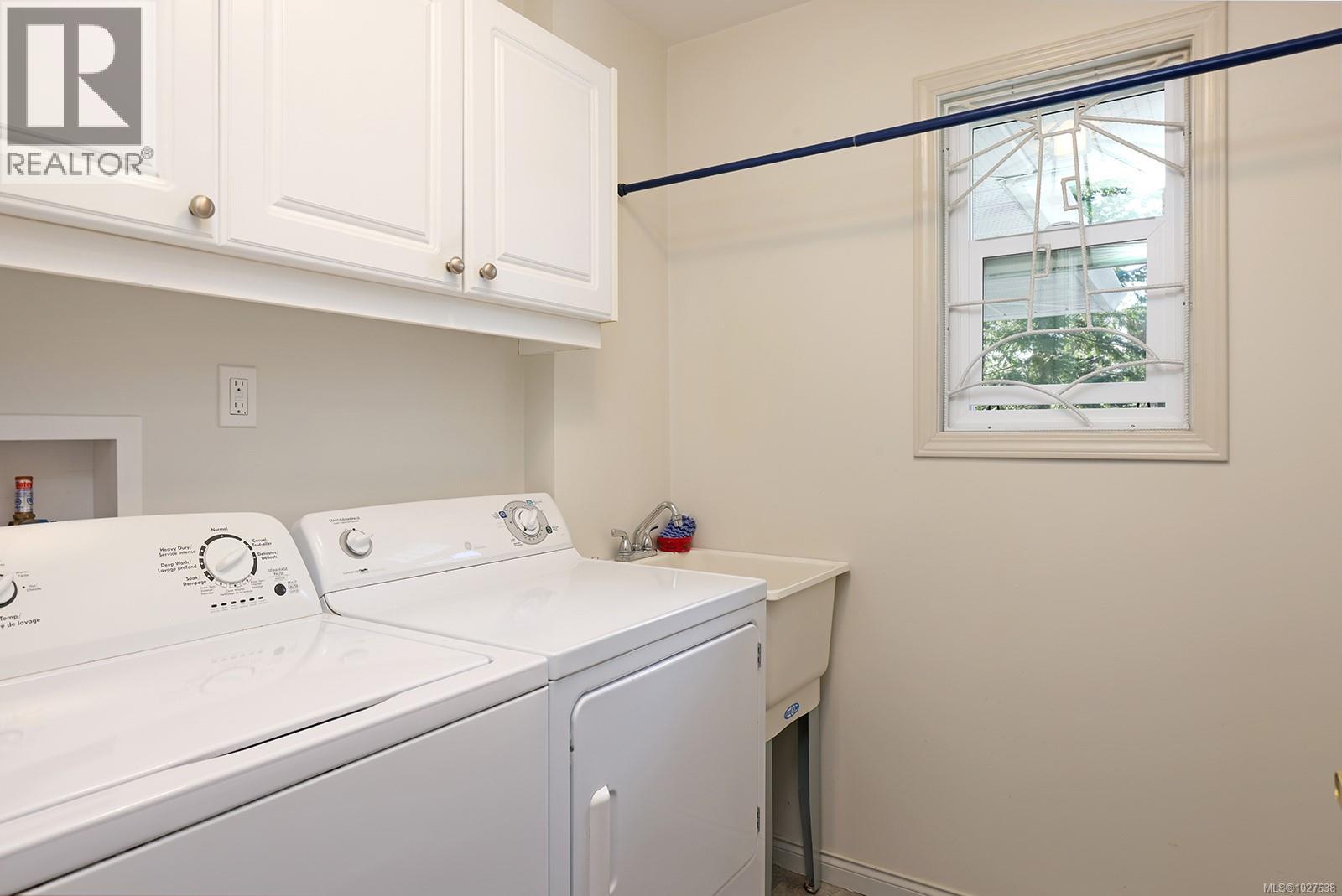 609 Totem Cres, Comox, British Columbia  V9M 3J8 - Photo 25 - 1027638