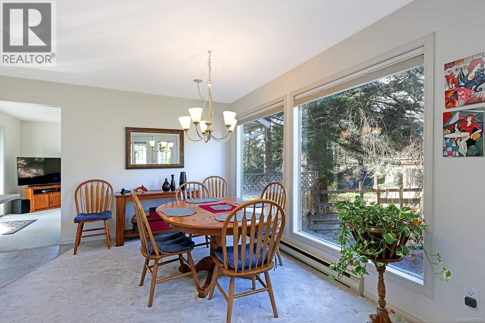 609 Totem Cres, Comox, British Columbia  V9M 3J8 - Photo 8 - 1027638