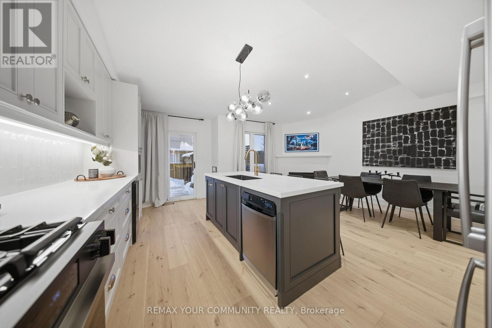 34 Kalmar Crescent, Richmond Hill, Ontario  L4E 3Z3 - Photo 6 - N12790358