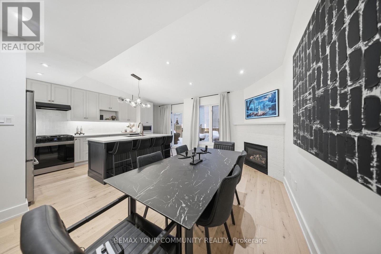 34 Kalmar Crescent, Richmond Hill, Ontario  L4E 3Z3 - Photo 9 - N12790358