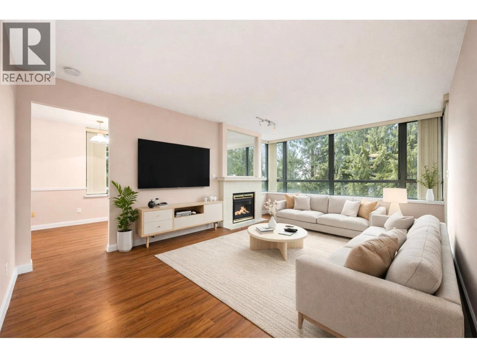 306 6622 SOUTHOAKS CRESCENT, Burnaby, British Columbia