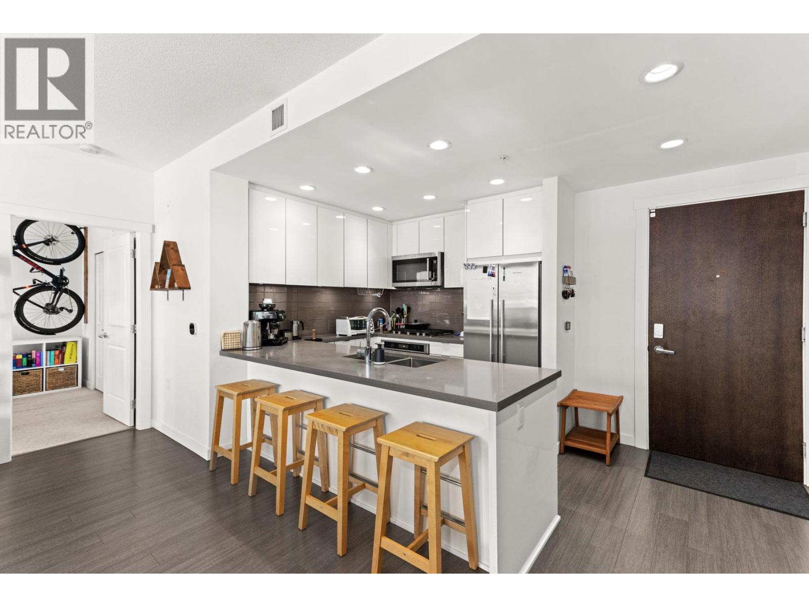 208 277 W 1st Street, North Vancouver, British Columbia  V7M 0E8 - Photo 5 - R3095600