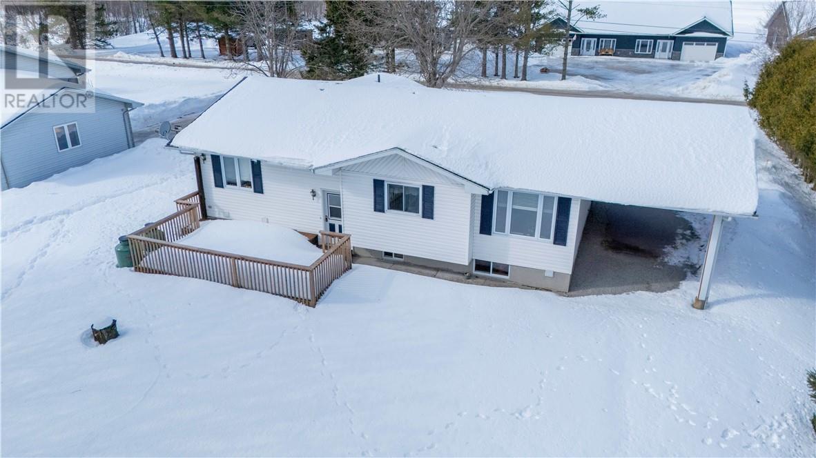 28 Doc Strain Drive, Gore Bay, Ontario  P0P 1H0 - Photo 2 - 2126559