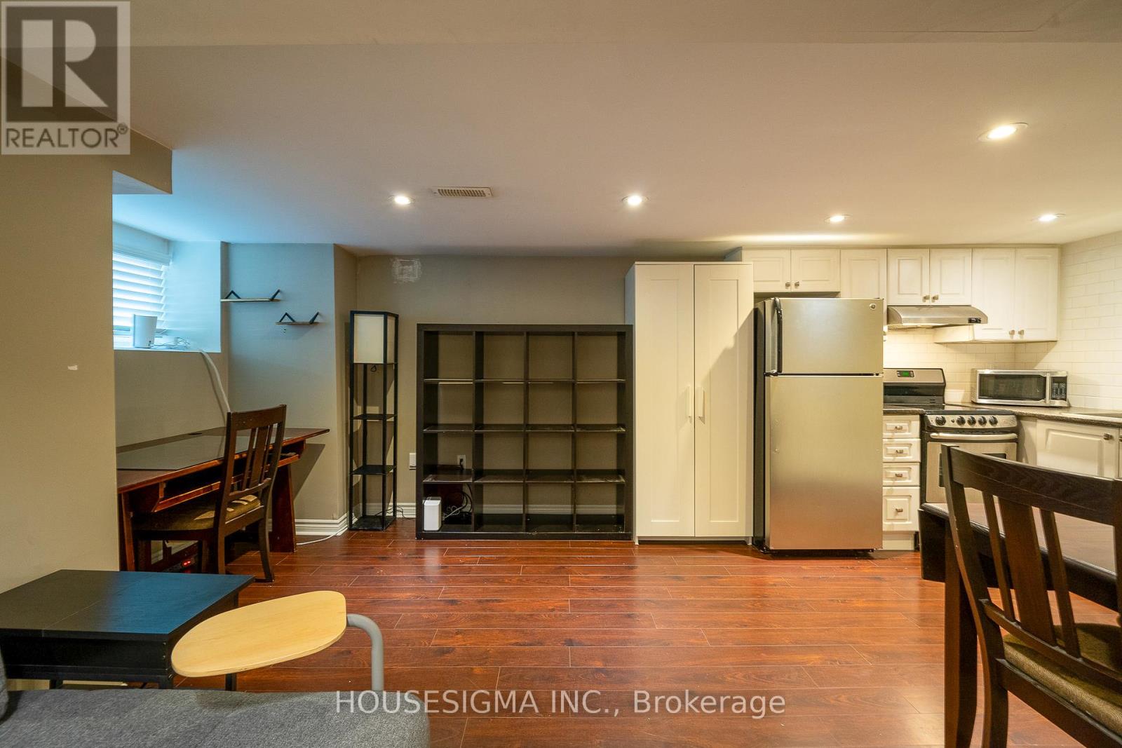 C - 52 STANLEY TERRACE, Toronto, Ontario