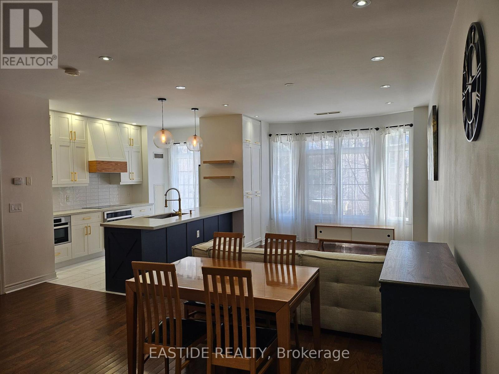 213 - 17 BARBERRY PLACE