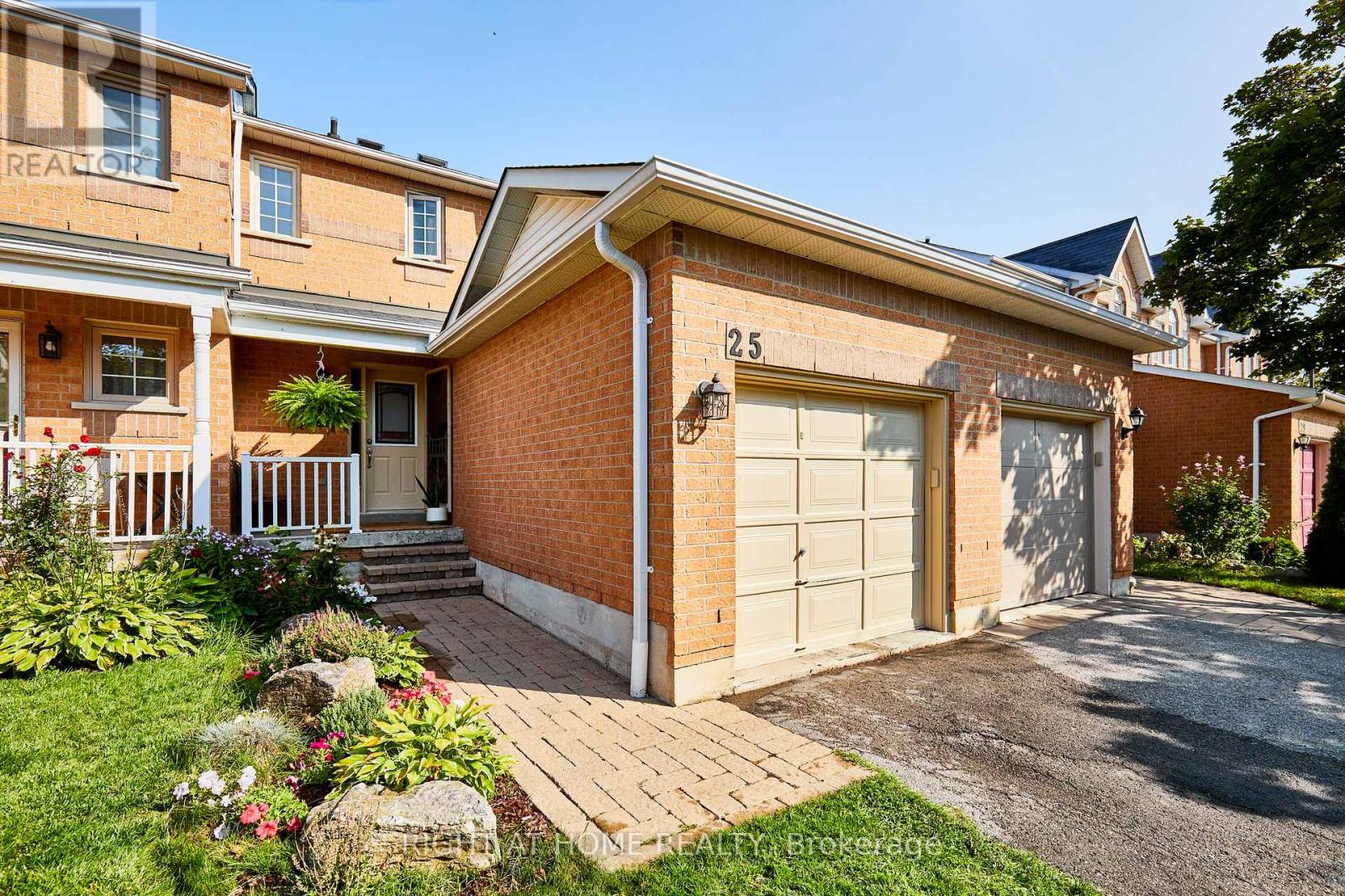 25 MACINTYRE LANE, Ajax, Ontario