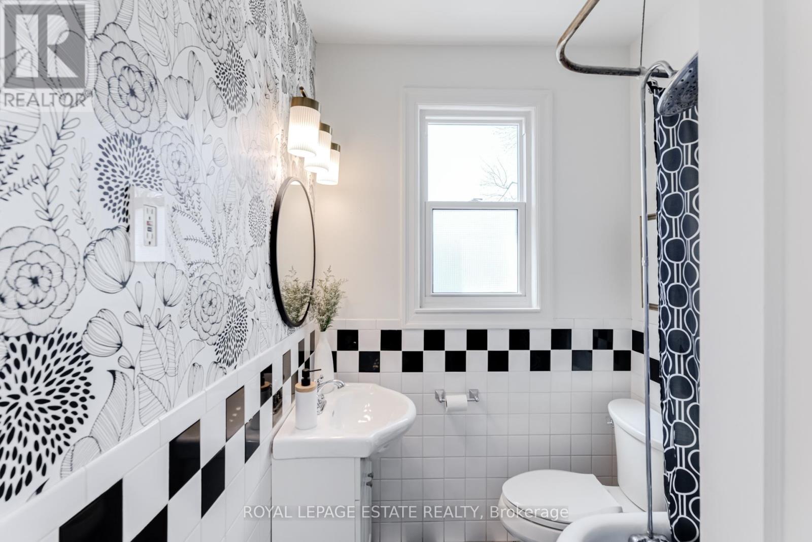 46 Thyra Avenue, Toronto, Ontario  M4C 5G5 - Photo 35 - E12841342