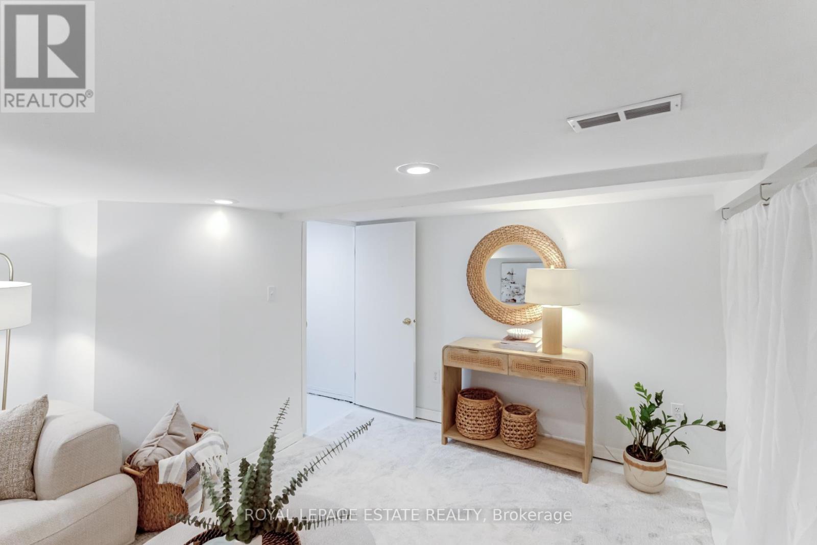 46 Thyra Avenue, Toronto, Ontario  M4C 5G5 - Photo 39 - E12841342