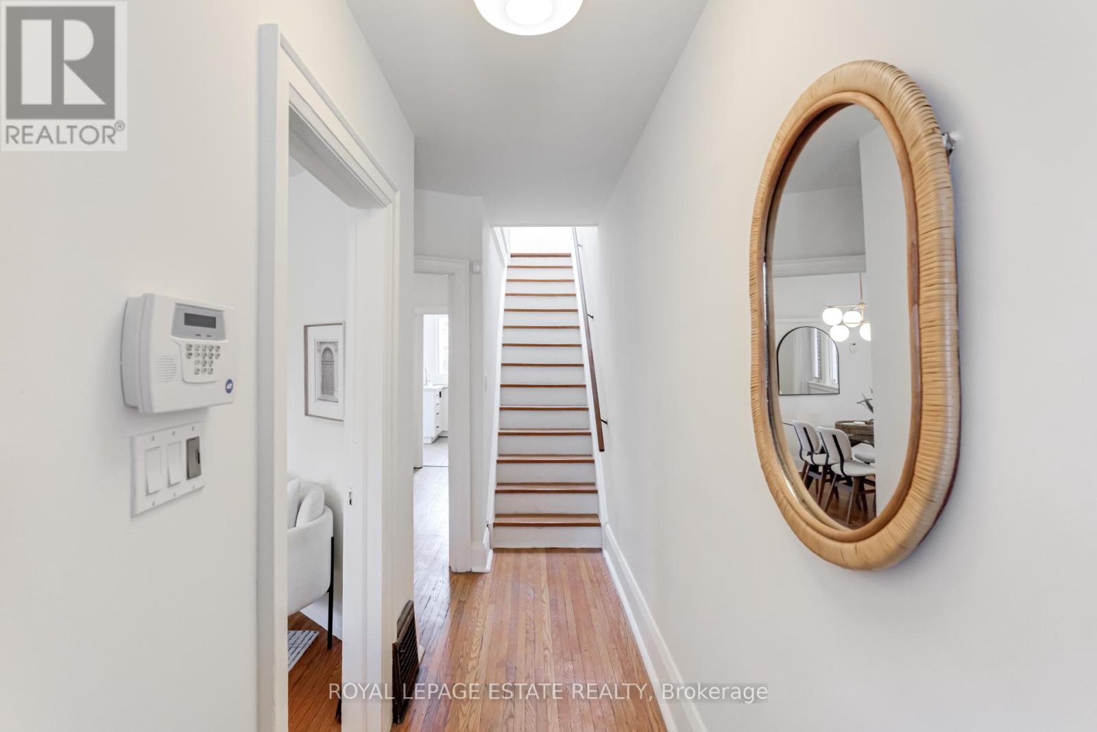 46 Thyra Avenue, Toronto, Ontario  M4C 5G5 - Photo 7 - E12841342