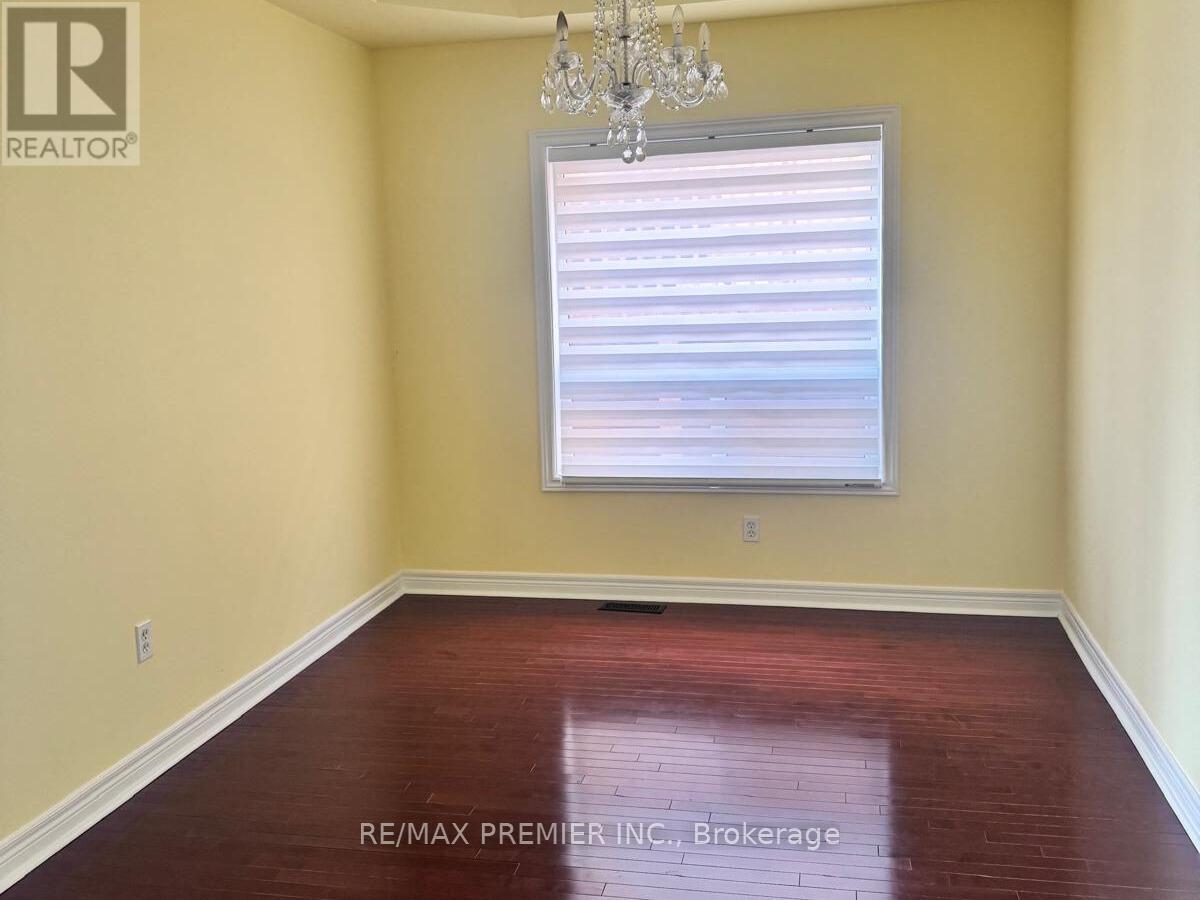 35 Boom Road, Vaughan, Ontario  L6A 3G1 - Photo 3 - N12841360