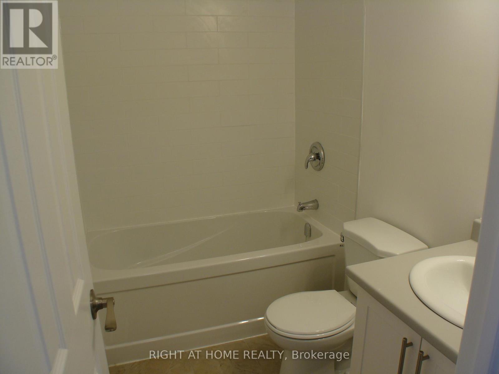 E3 - 63 Ferris Lane, Barrie, Ontario  L4M 5C4 - Photo 16 - S12841324