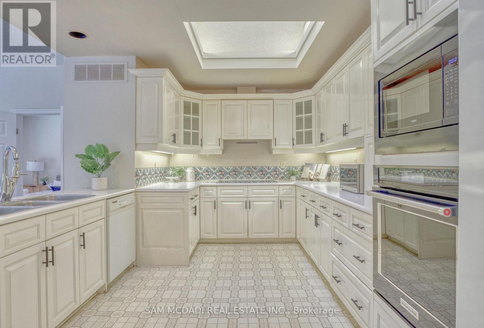 521 Vanessa Crescent, Mississauga, Ontario  L5H 2N4 - Photo 17 - W12841260