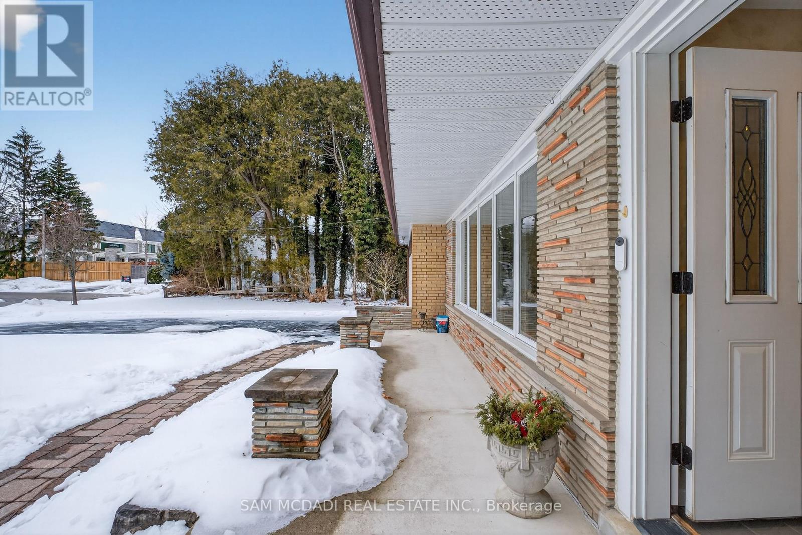 521 Vanessa Crescent, Mississauga, Ontario  L5H 2N4 - Photo 3 - W12841260