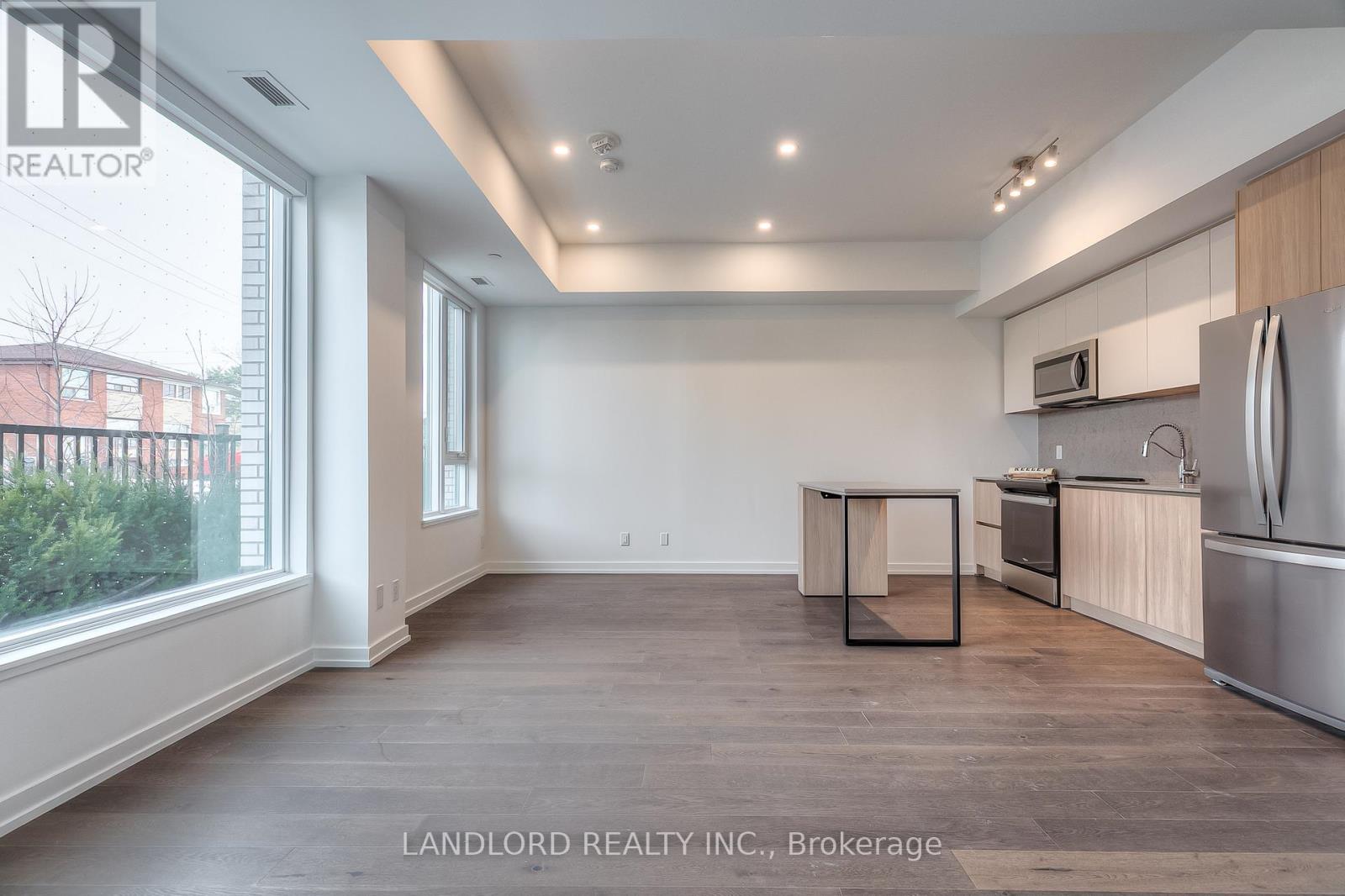 105 - 15 Maryport Ave Street, Toronto, Ontario  M3M 0E2 - Photo 5 - W12841264