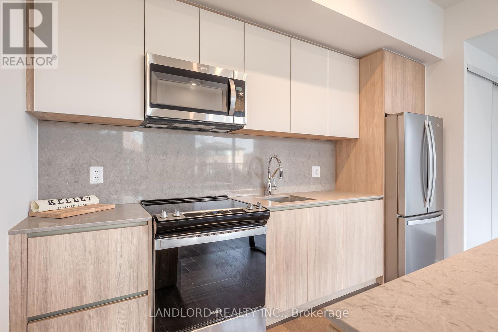 105 - 15 Maryport Ave Street, Toronto, Ontario  M3M 0E2 - Photo 7 - W12841264