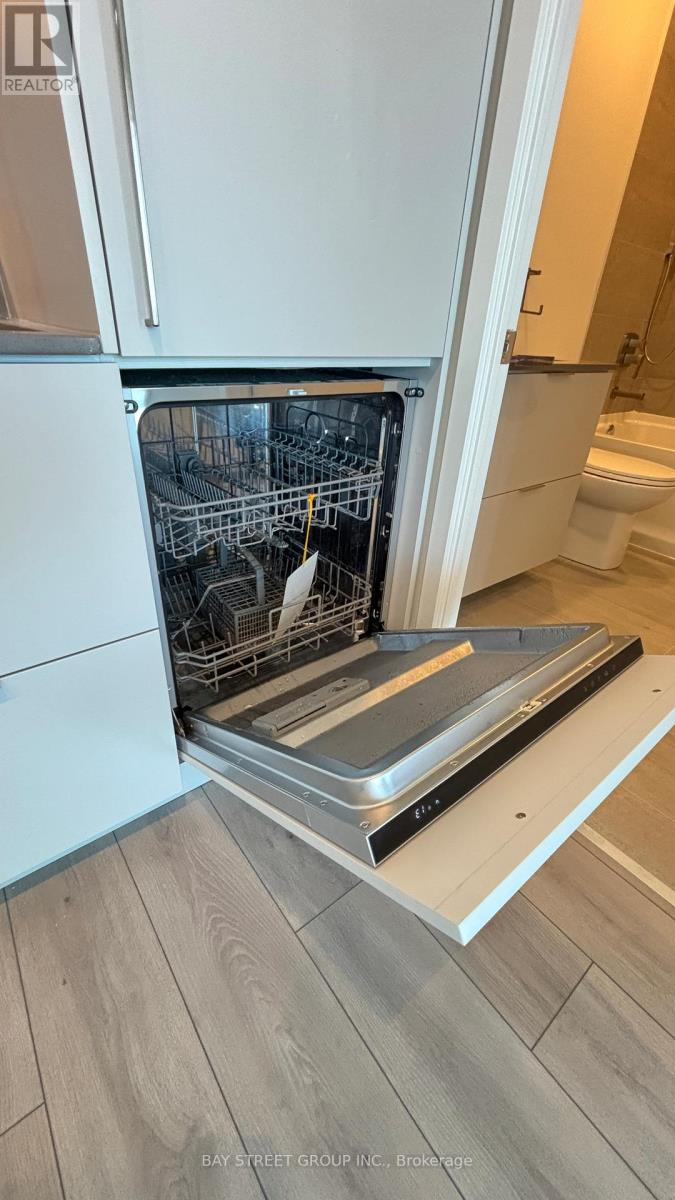 2013 - 1 Fairview Road E, Mississauga, Ontario  L5A 0B4 - Photo 20 - W12841350