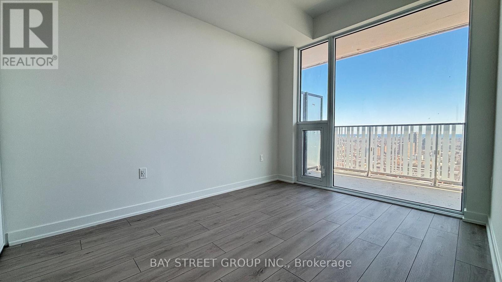 2013 - 1 Fairview Road E, Mississauga, Ontario  L5A 0B4 - Photo 3 - W12841350