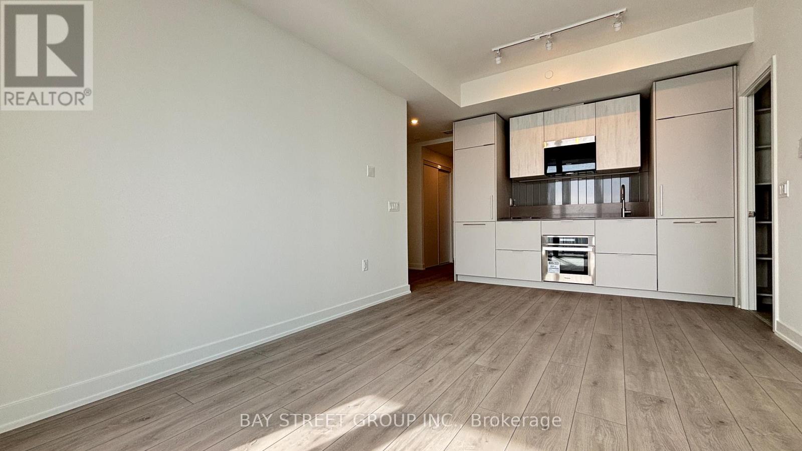 2013 - 1 Fairview Road E, Mississauga, Ontario  L5A 0B4 - Photo 6 - W12841350