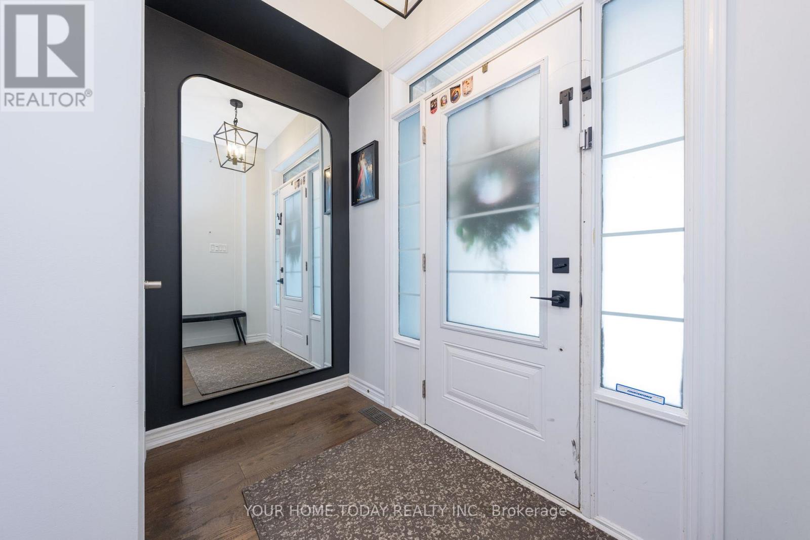 37 Ridgegate Crescent, Halton Hills, Ontario  L7G 0L6 - Photo 3 - W12841356