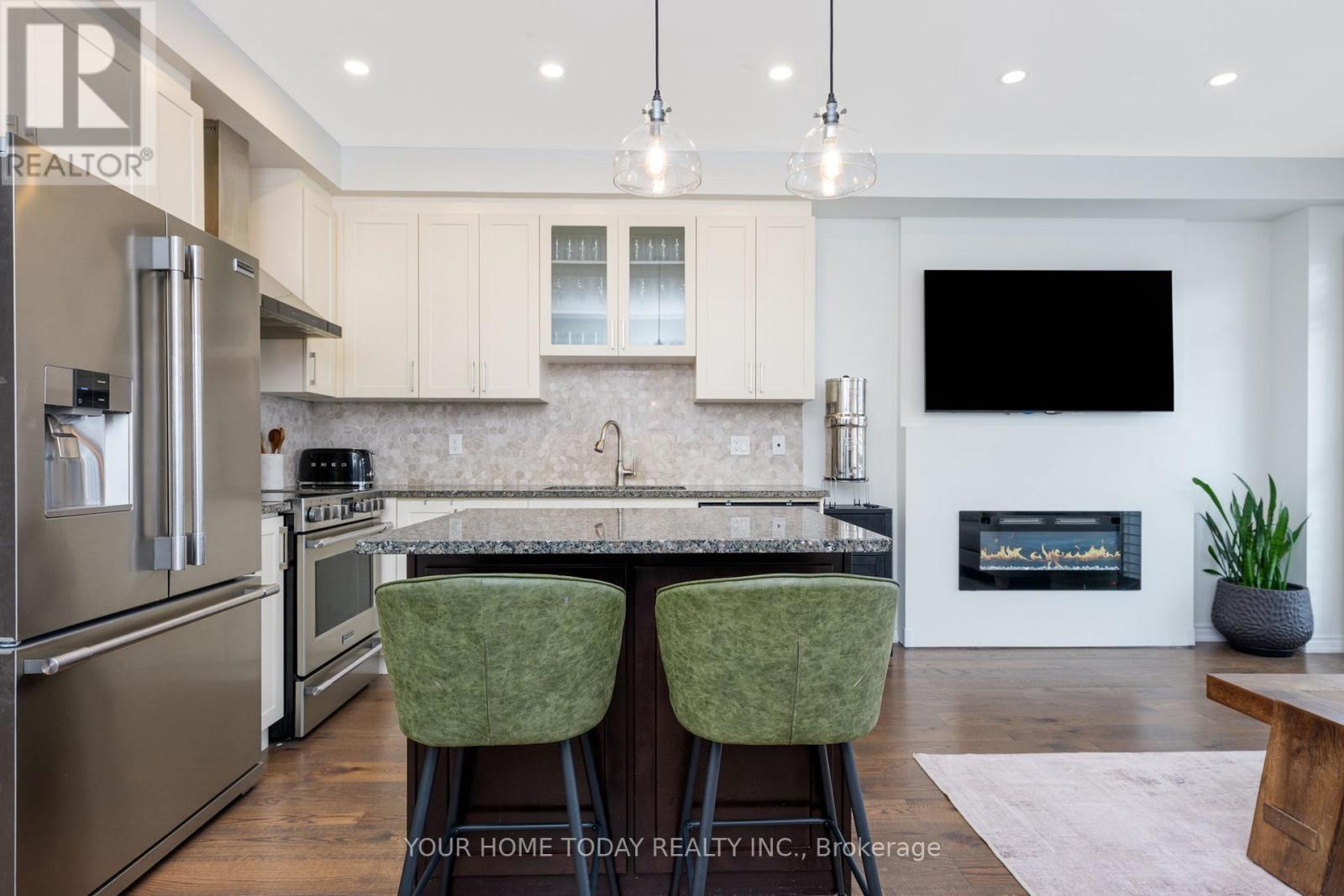 37 Ridgegate Crescent, Halton Hills, Ontario  L7G 0L6 - Photo 6 - W12841356