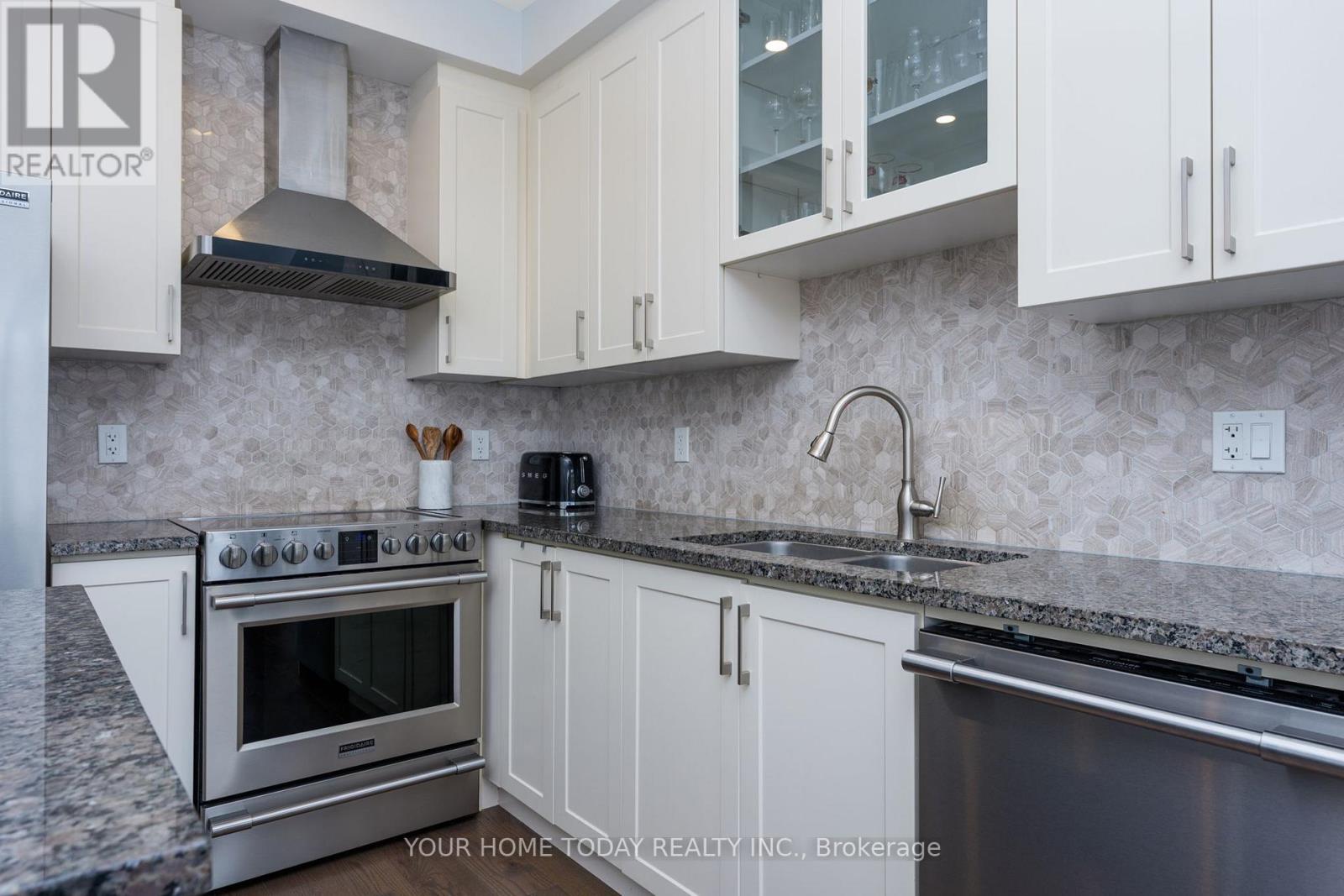 37 Ridgegate Crescent, Halton Hills, Ontario  L7G 0L6 - Photo 7 - W12841356