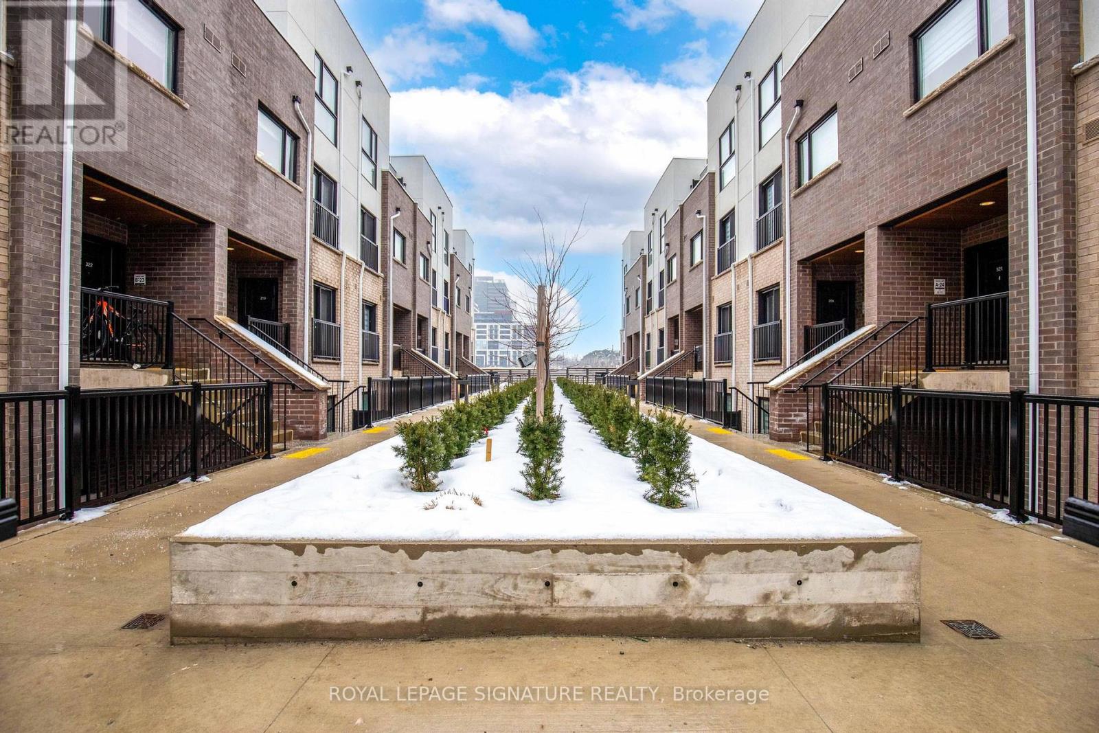 315 - 349 Wheat Boom Drive W, Oakville, Ontario  L6H 7X5 - Photo 3 - W12841366