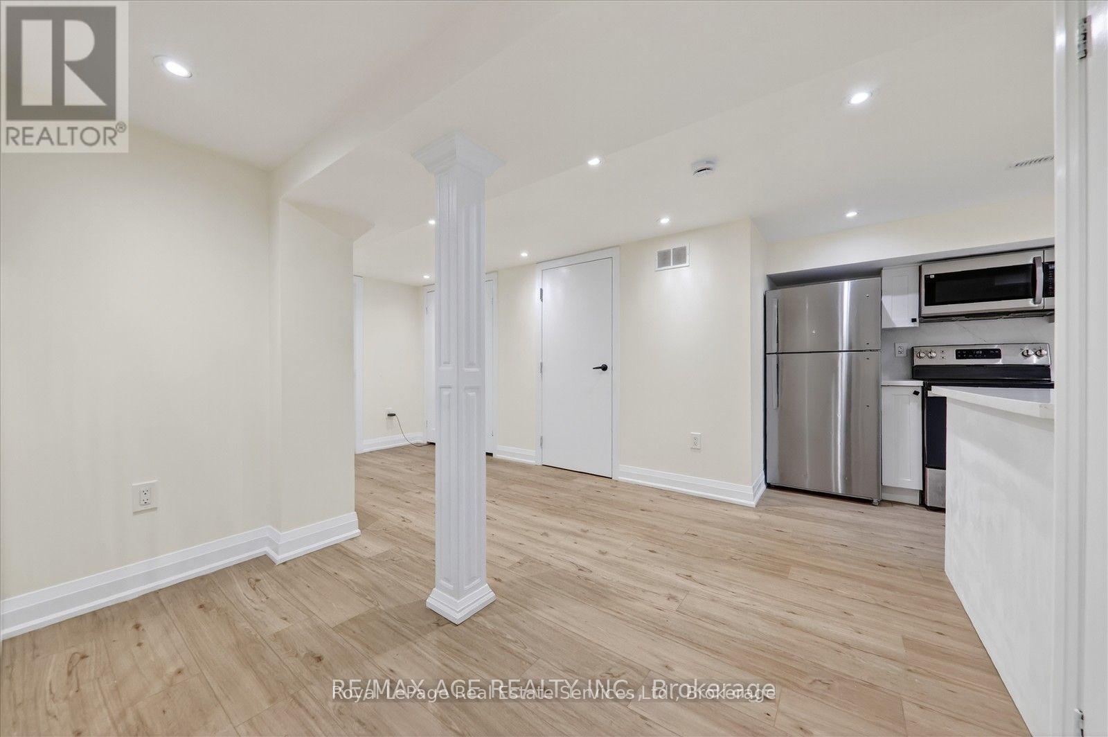 100 Brimwood Drive, Toronto, Ontario  M1V 1C2 - Photo 4 - E12841444