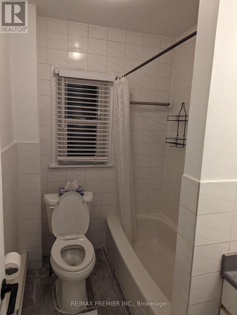 B - 1552 Avenue Road, Toronto, Ontario  M5M 3X5 - Photo 2 - C12450866