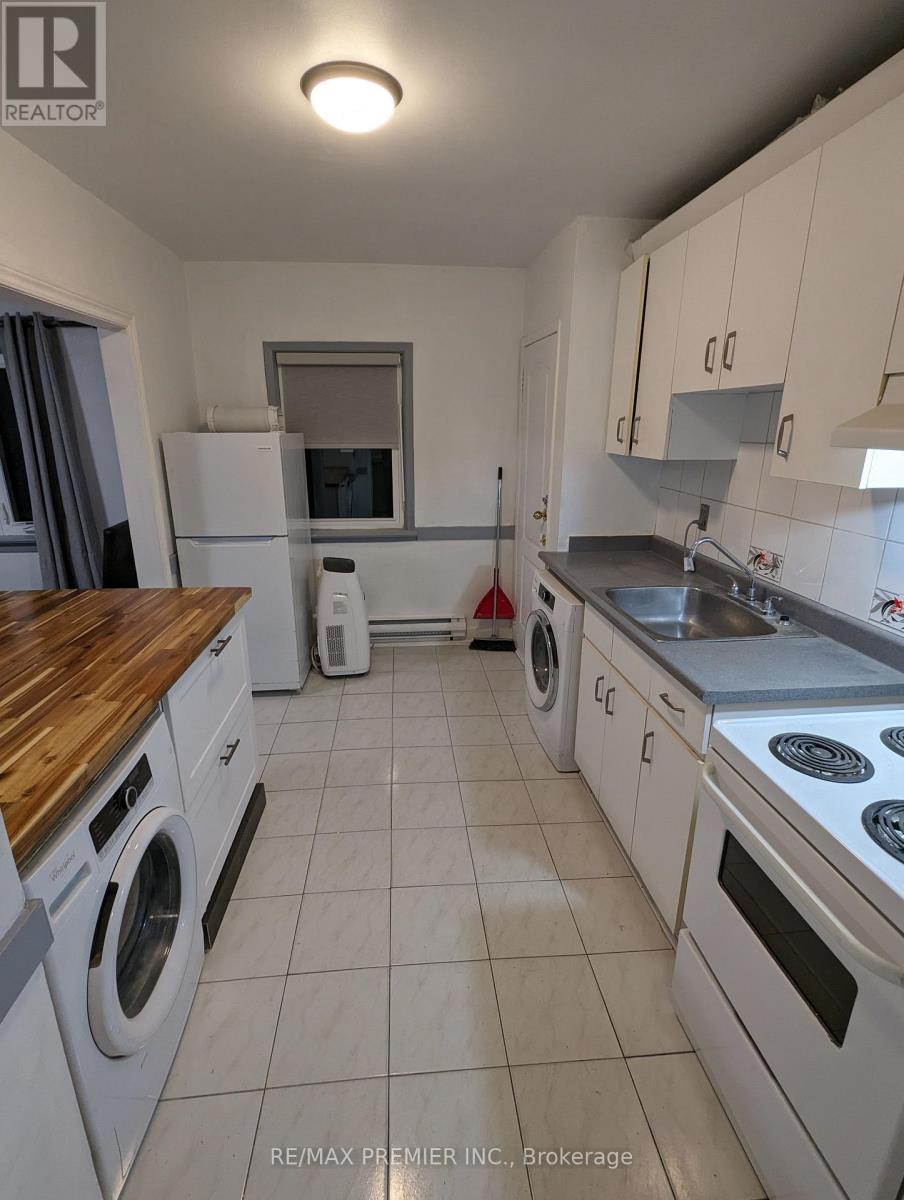 B - 1552 Avenue Road, Toronto, Ontario  M5M 3X5 - Photo 8 - C12450866