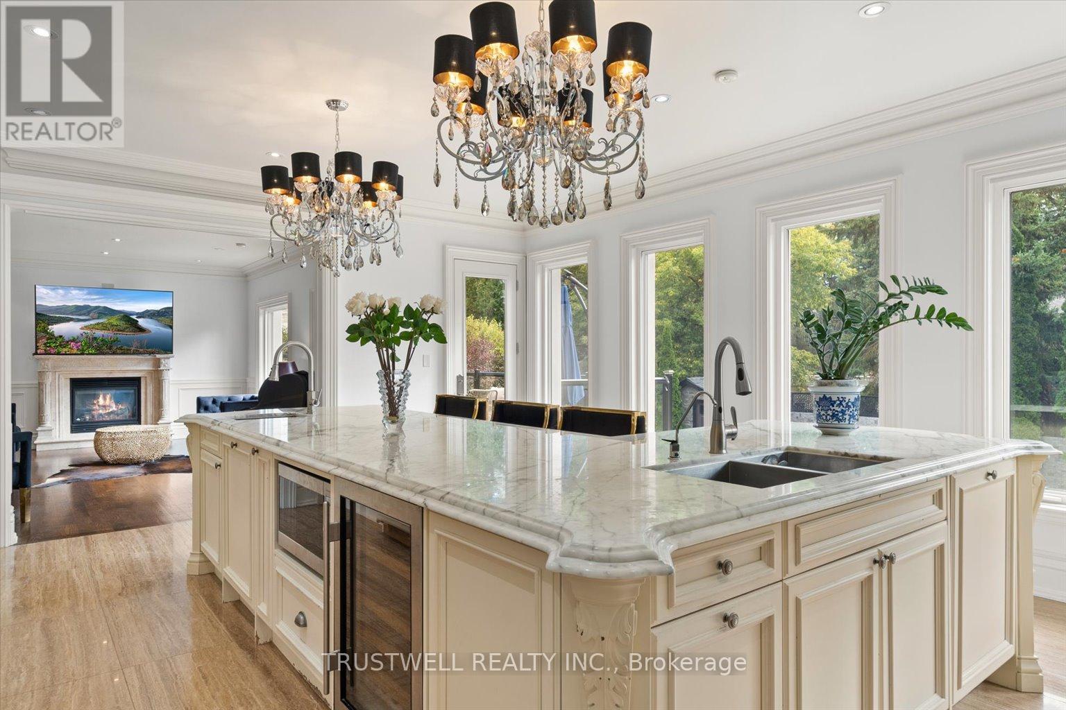 5 Royal Oak Drive, Toronto, Ontario  M3C 2M1 - Photo 18 - C12679074