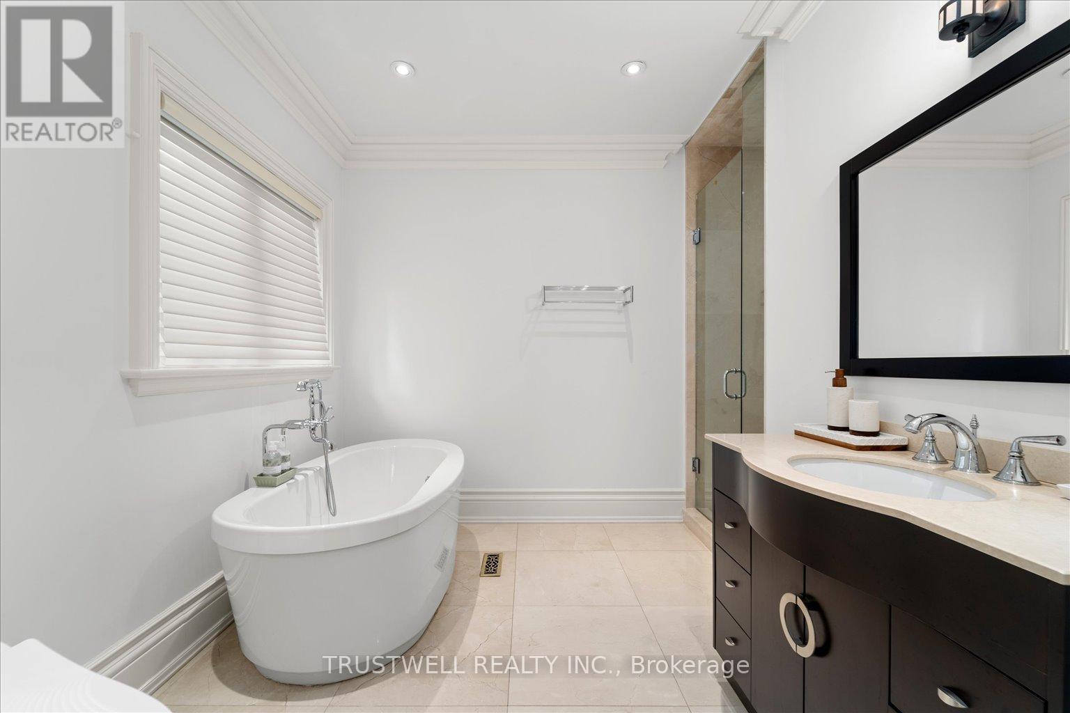 5 Royal Oak Drive, Toronto, Ontario  M3C 2M1 - Photo 38 - C12679074