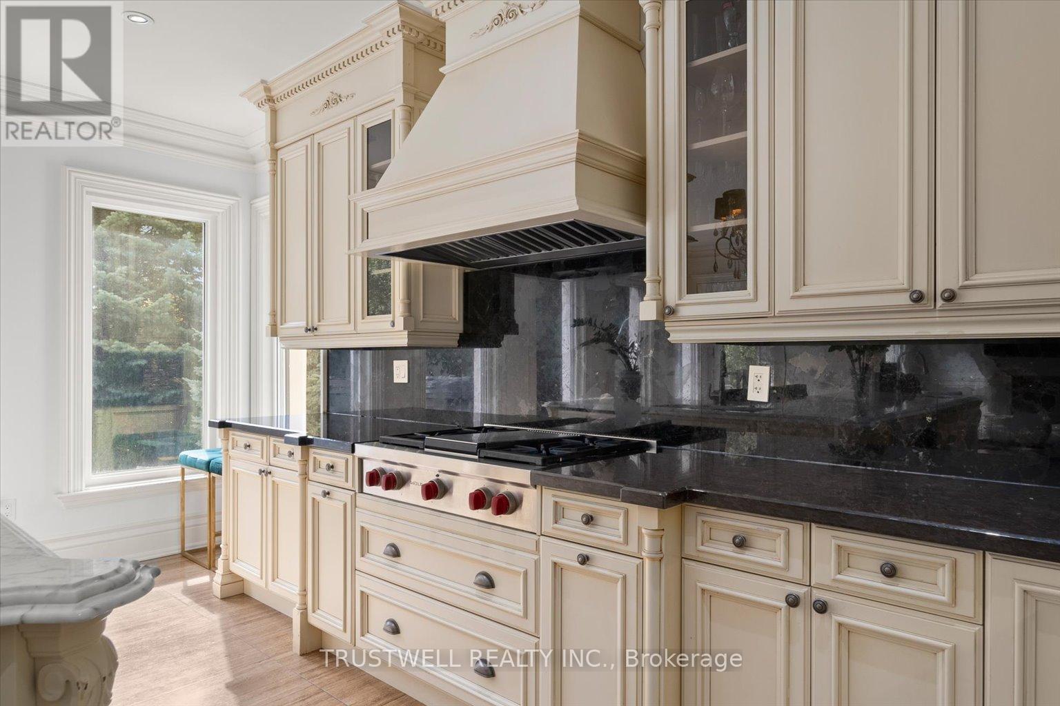 5 Royal Oak Drive, Toronto, Ontario  M3C 2M1 - Photo 17 - C12679074