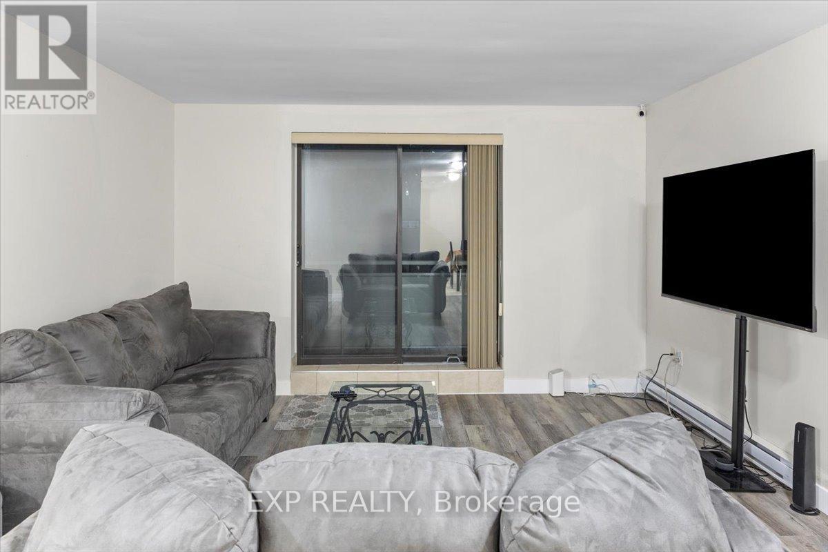 Photo 17 of 35 for 101 - 75 Huxley Street