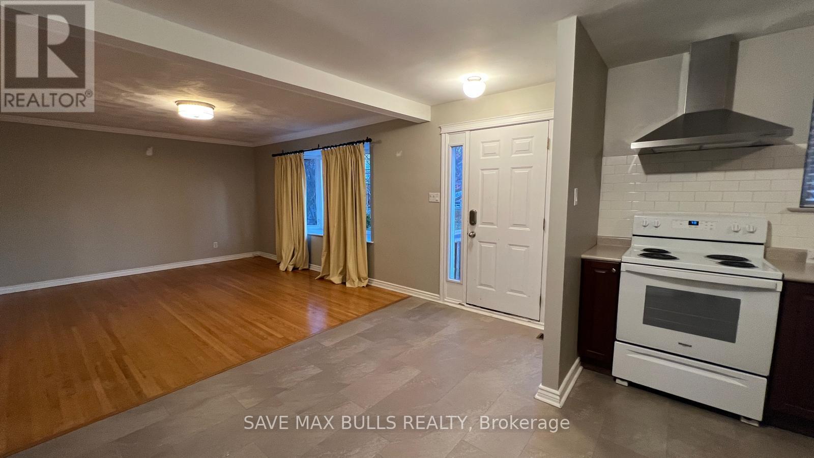 Main - 371 Meadowbrook Drive, Milton, Ontario  L9T 2C1 - Photo 5 - W12549612