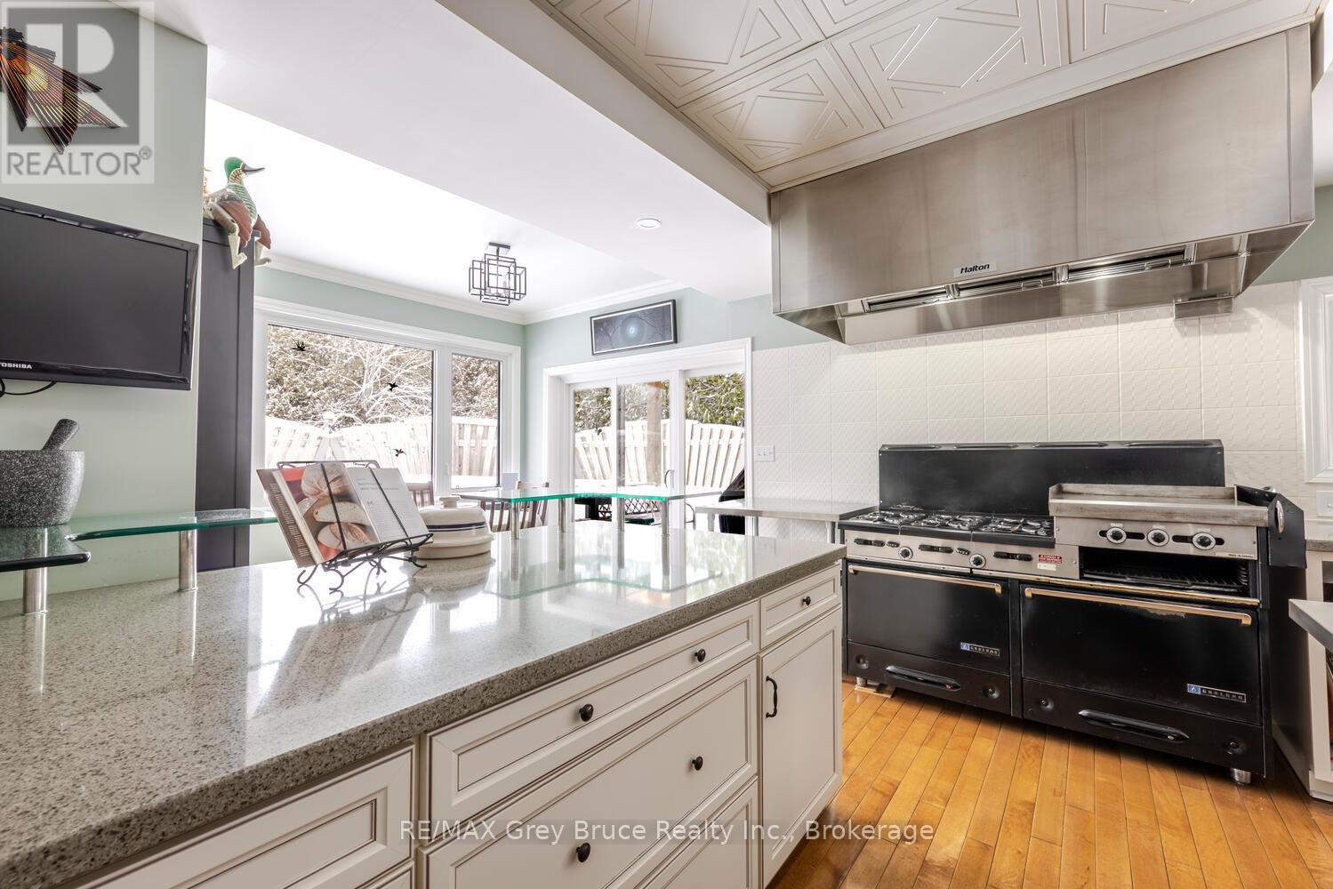 424 Huron Road, South Bruce Peninsula, Ontario  N0H 2T0 - Photo 18 - X12841588