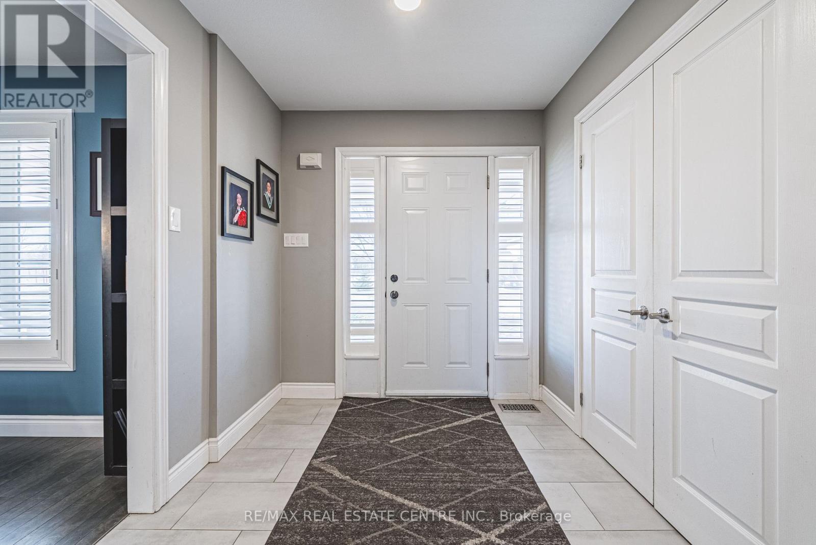 19 Liuna Court, Hamilton, Ontario  L8E 5Z1 - Photo 4 - X12440547