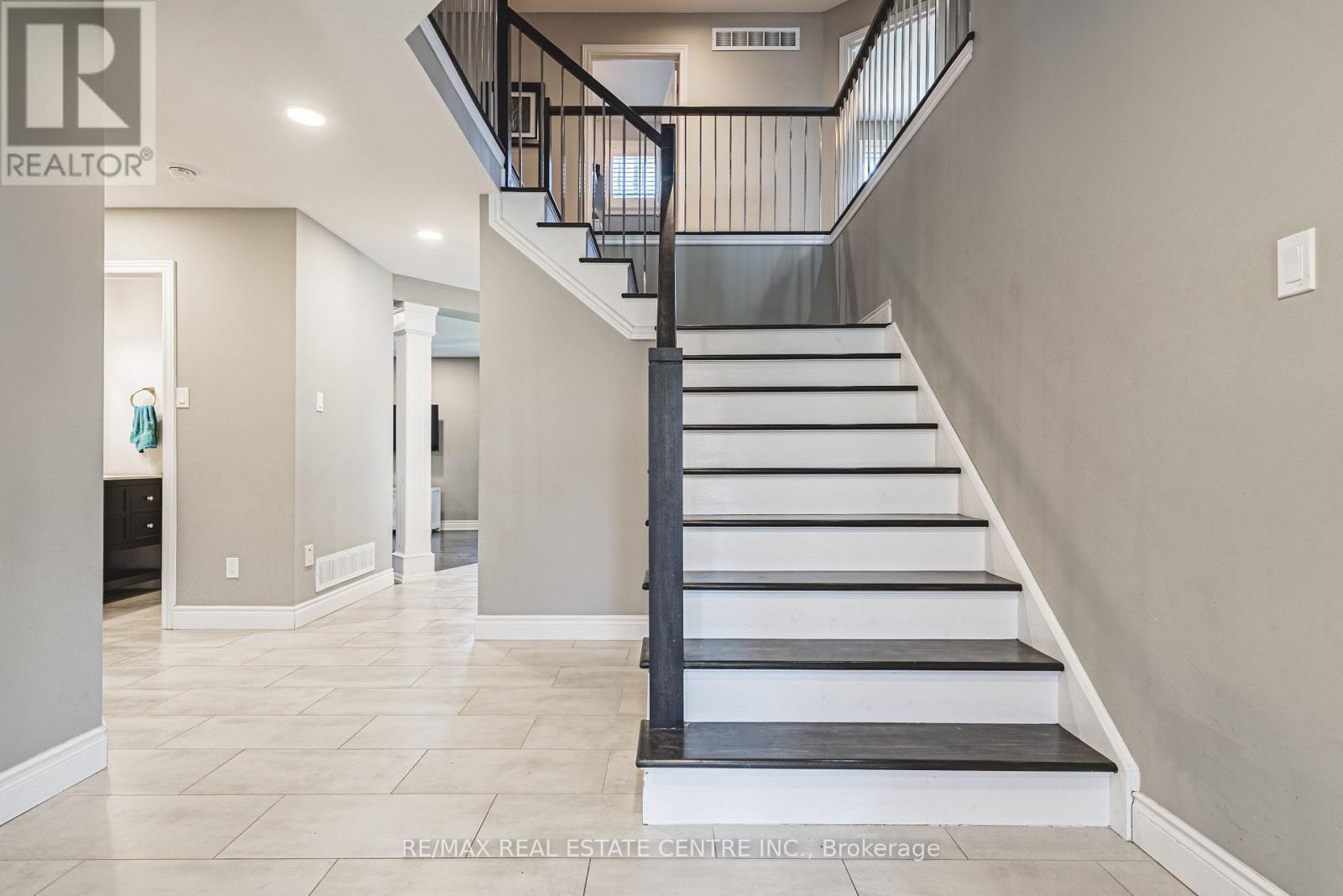 19 Liuna Court, Hamilton, Ontario  L8E 5Z1 - Photo 18 - X12440547