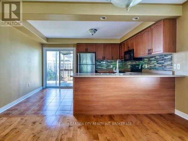 180 Drapers Street, Welland, Ontario  L3C 7N2 - Photo 13 - X12394228