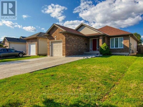 180 Drapers Street, Welland, Ontario  L3C 7N2 - Photo 3 - X12394228