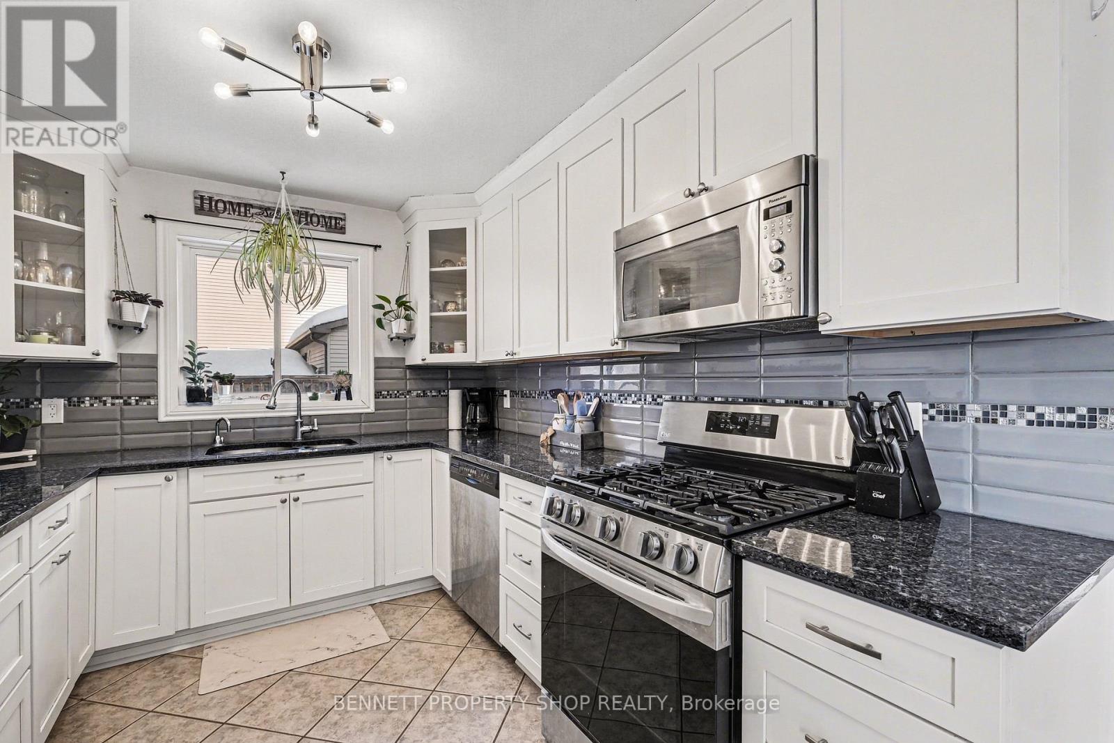 4 Bartley Crescent, Ottawa, Ontario  K2J 2J7 - Photo 7 - X12841424