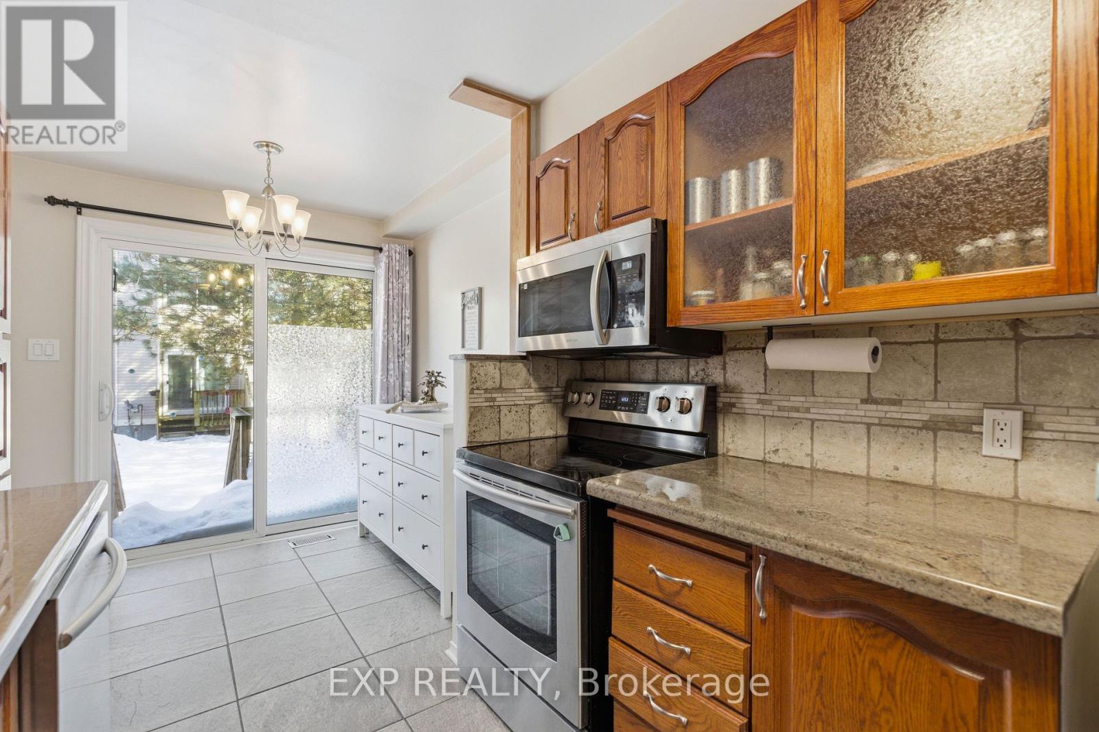 92 Stonebriar Drive, Ottawa, Ontario  K2G 5Y1 - Photo 12 - X12841428