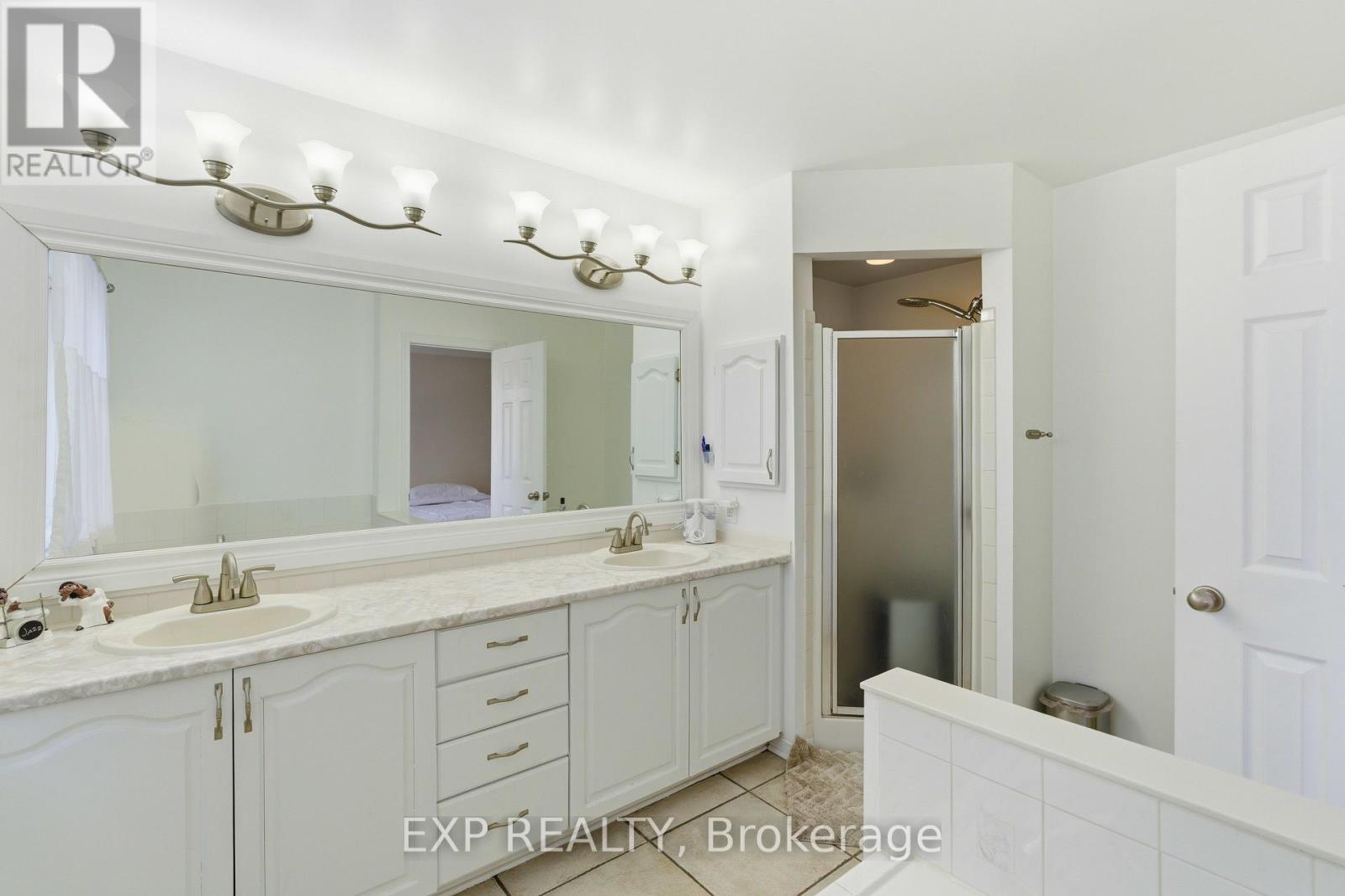 92 Stonebriar Drive, Ottawa, Ontario  K2G 5Y1 - Photo 22 - X12841428