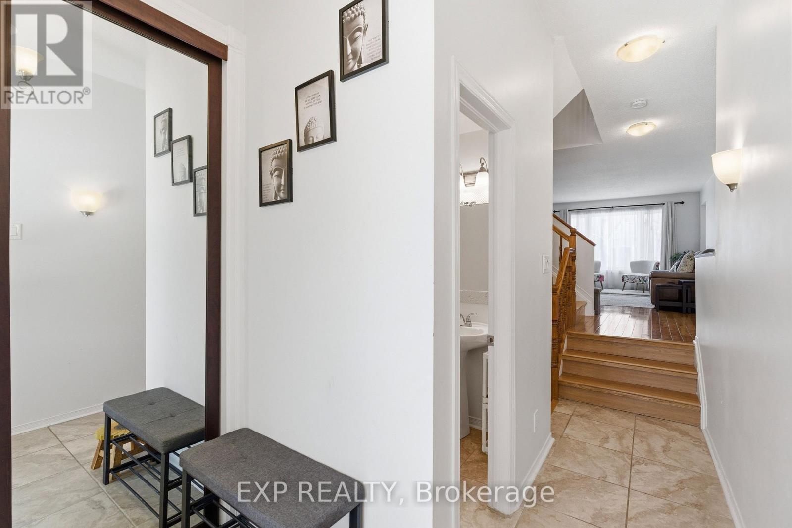 92 Stonebriar Drive, Ottawa, Ontario  K2G 5Y1 - Photo 3 - X12841428