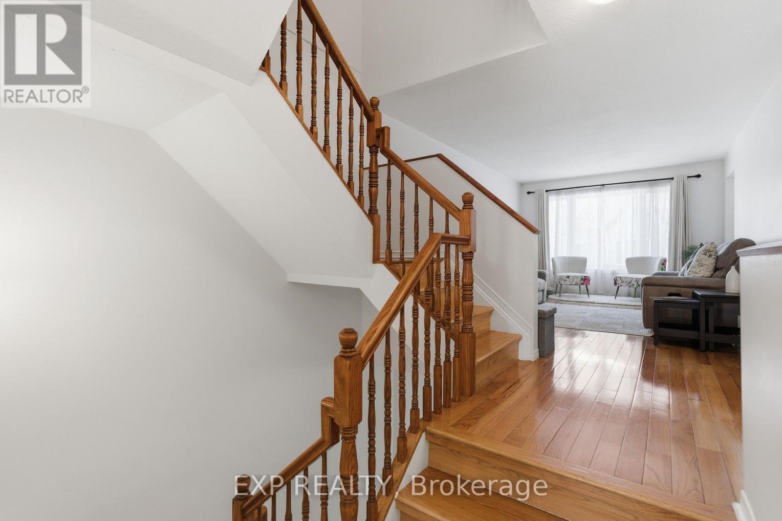 92 Stonebriar Drive, Ottawa, Ontario  K2G 5Y1 - Photo 5 - X12841428