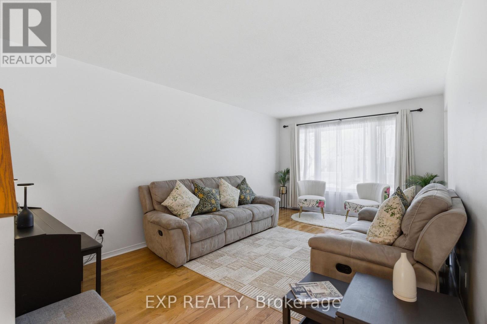 92 Stonebriar Drive, Ottawa, Ontario  K2G 5Y1 - Photo 6 - X12841428