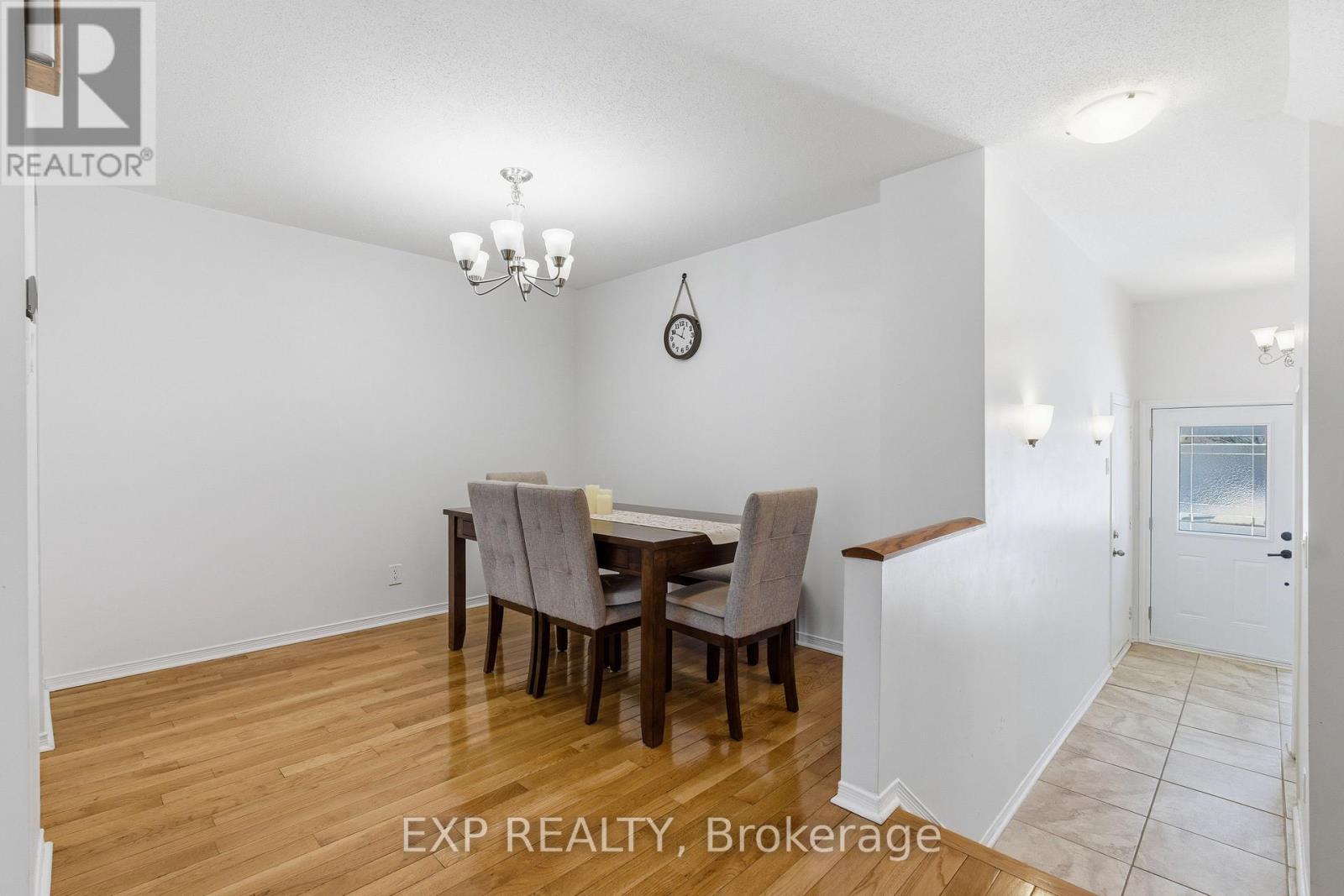 92 Stonebriar Drive, Ottawa, Ontario  K2G 5Y1 - Photo 9 - X12841428