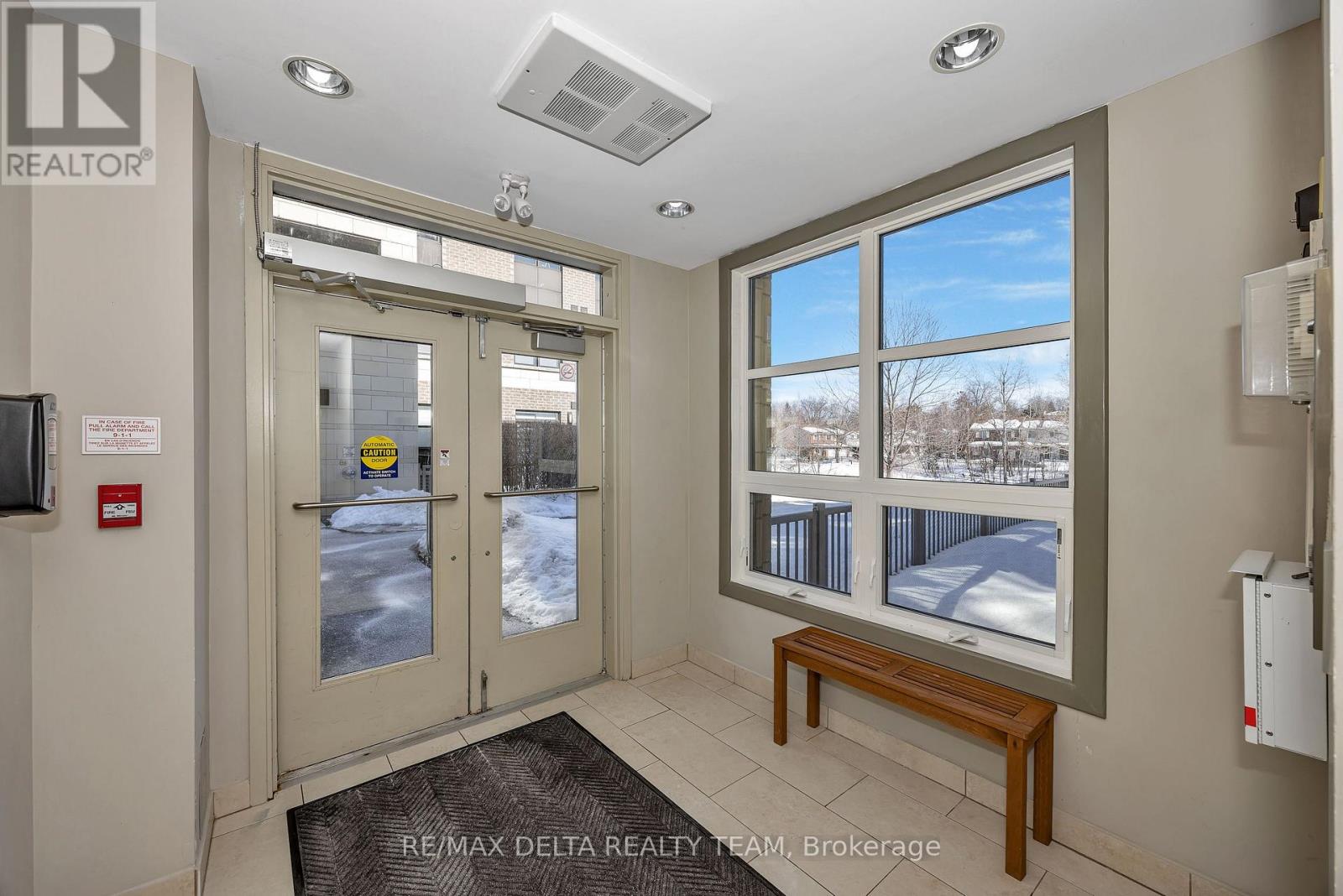 303 - 140 Montblanc Private, Ottawa, Ontario  K1C 0B3 - Photo 2 - X12841450