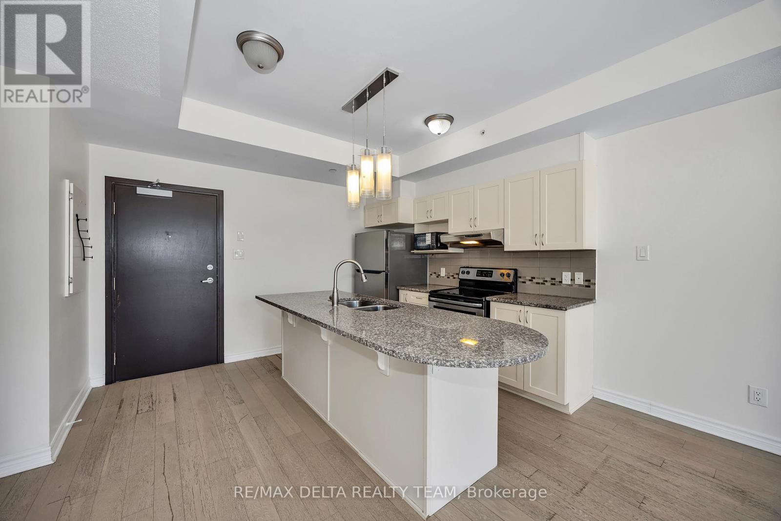 303 - 140 Montblanc Private, Ottawa, Ontario  K1C 0B3 - Photo 4 - X12841450