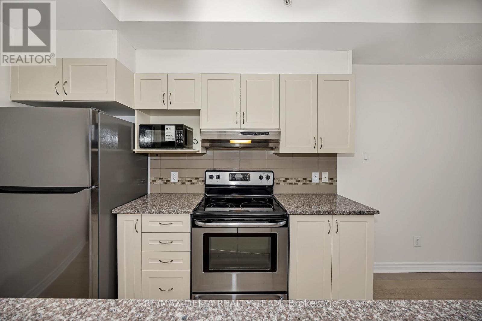 303 - 140 Montblanc Private, Ottawa, Ontario  K1C 0B3 - Photo 8 - X12841450